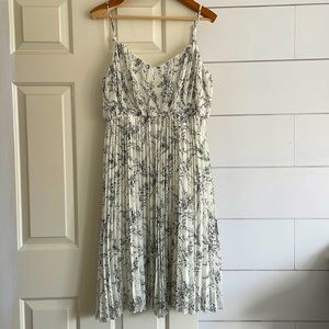 fab’rik Princeton Pleated floral midi dress size large